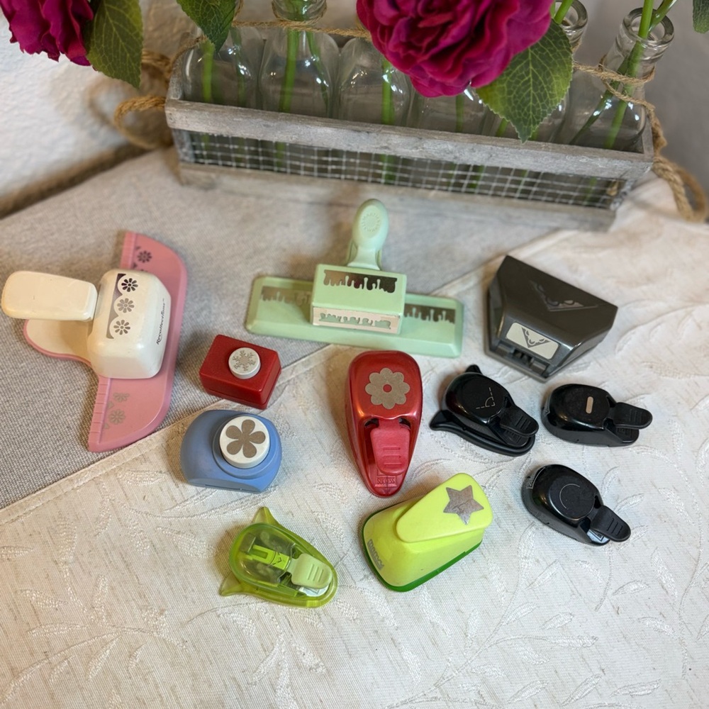 11 piece Craft Punch Lot: Stampin Up, Martha Stewart, Marvy & More‎ - Retired